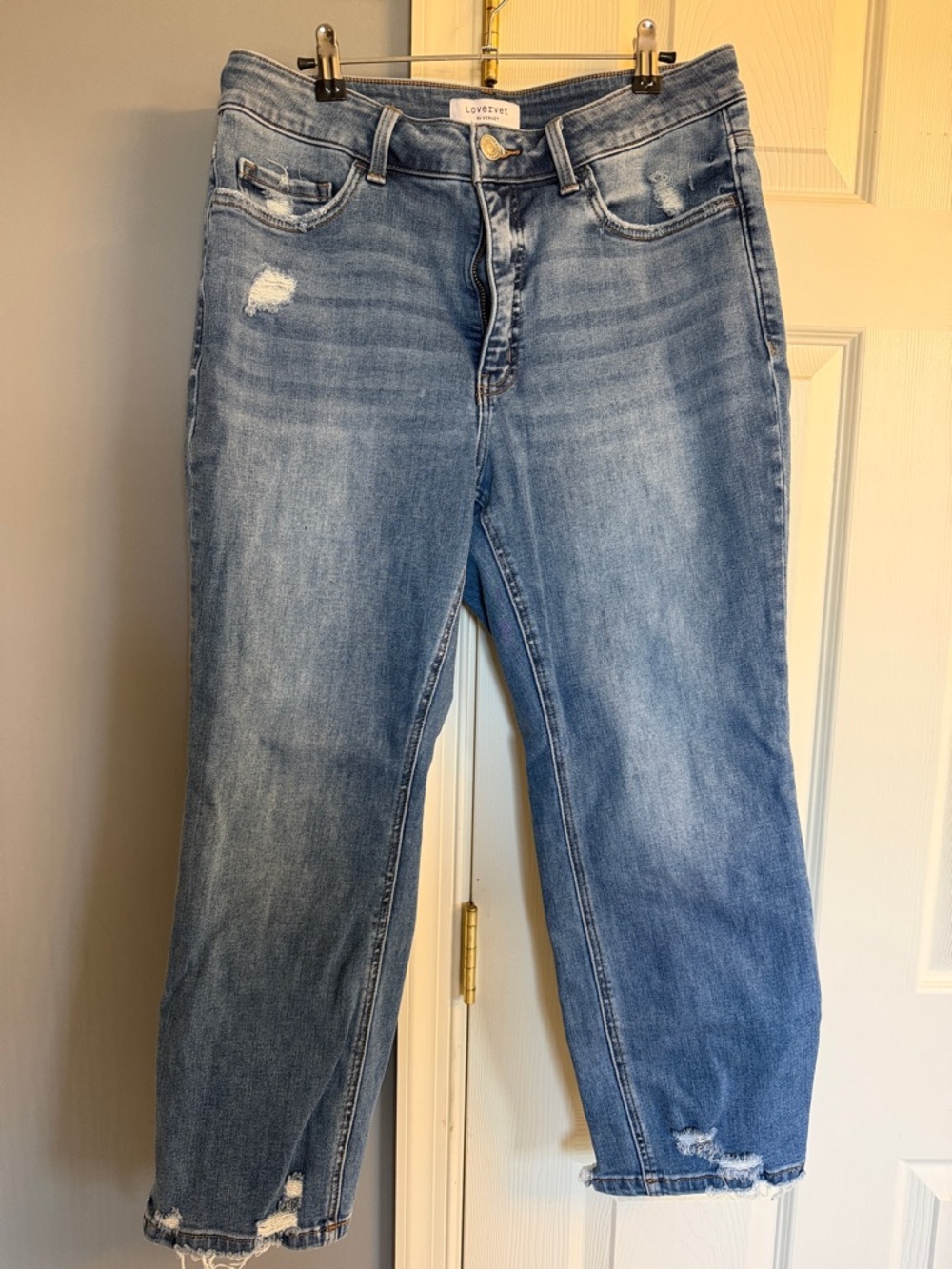 Loverlet Light Wash Cropped Distressed Jeans
